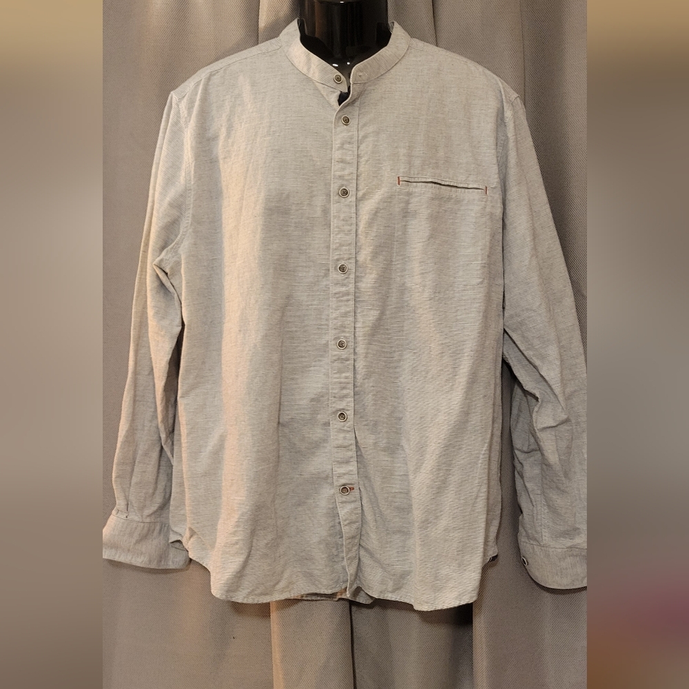 Stylish Light Gray Casual Button-Down Shirt